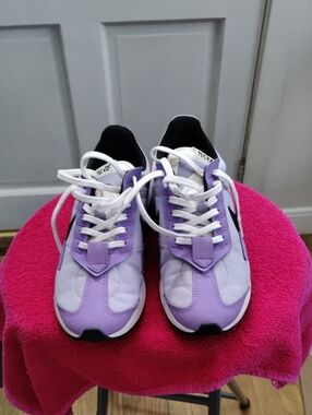 Nike Women's Purple and White Sneakers